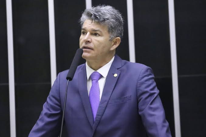 Medeiros reage a críticas e diz que gesto expôs banalização da segurança pública